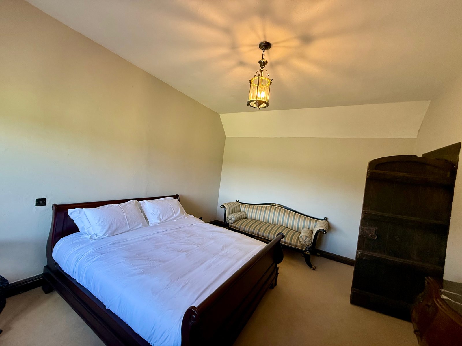 Tudor, room 109, at The Homestall Manor